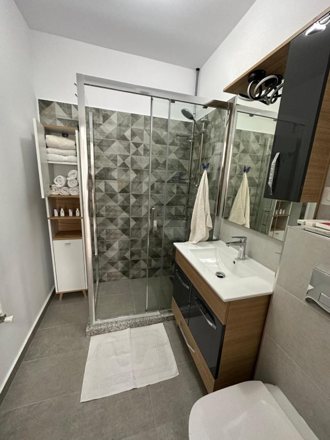 Glamart Apartment Craiova Esterno foto