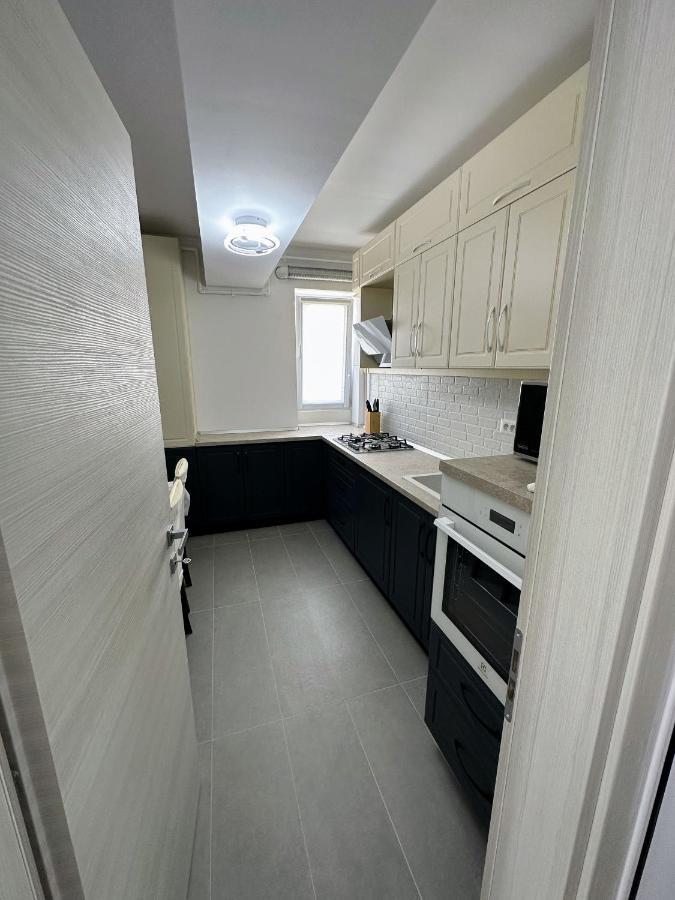 Glamart Apartment Craiova Esterno foto
