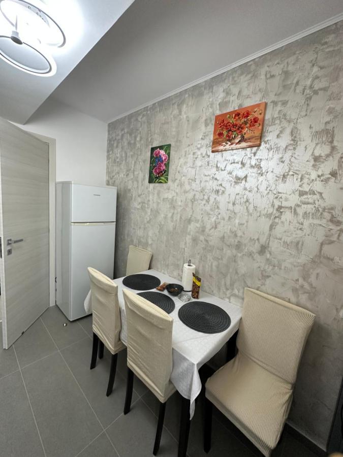 Glamart Apartment Craiova Esterno foto