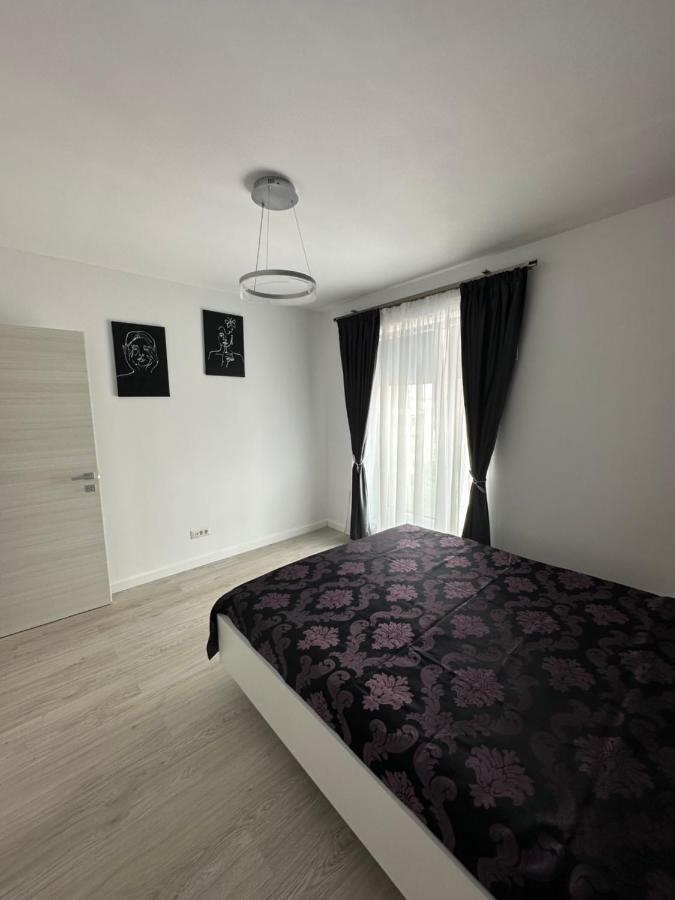 Glamart Apartment Craiova Esterno foto