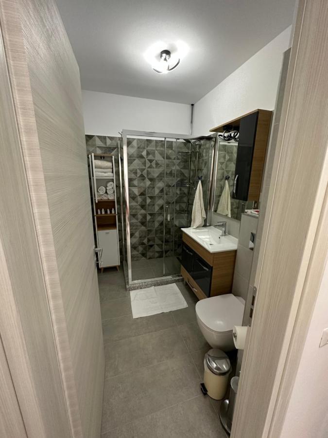 Glamart Apartment Craiova Esterno foto