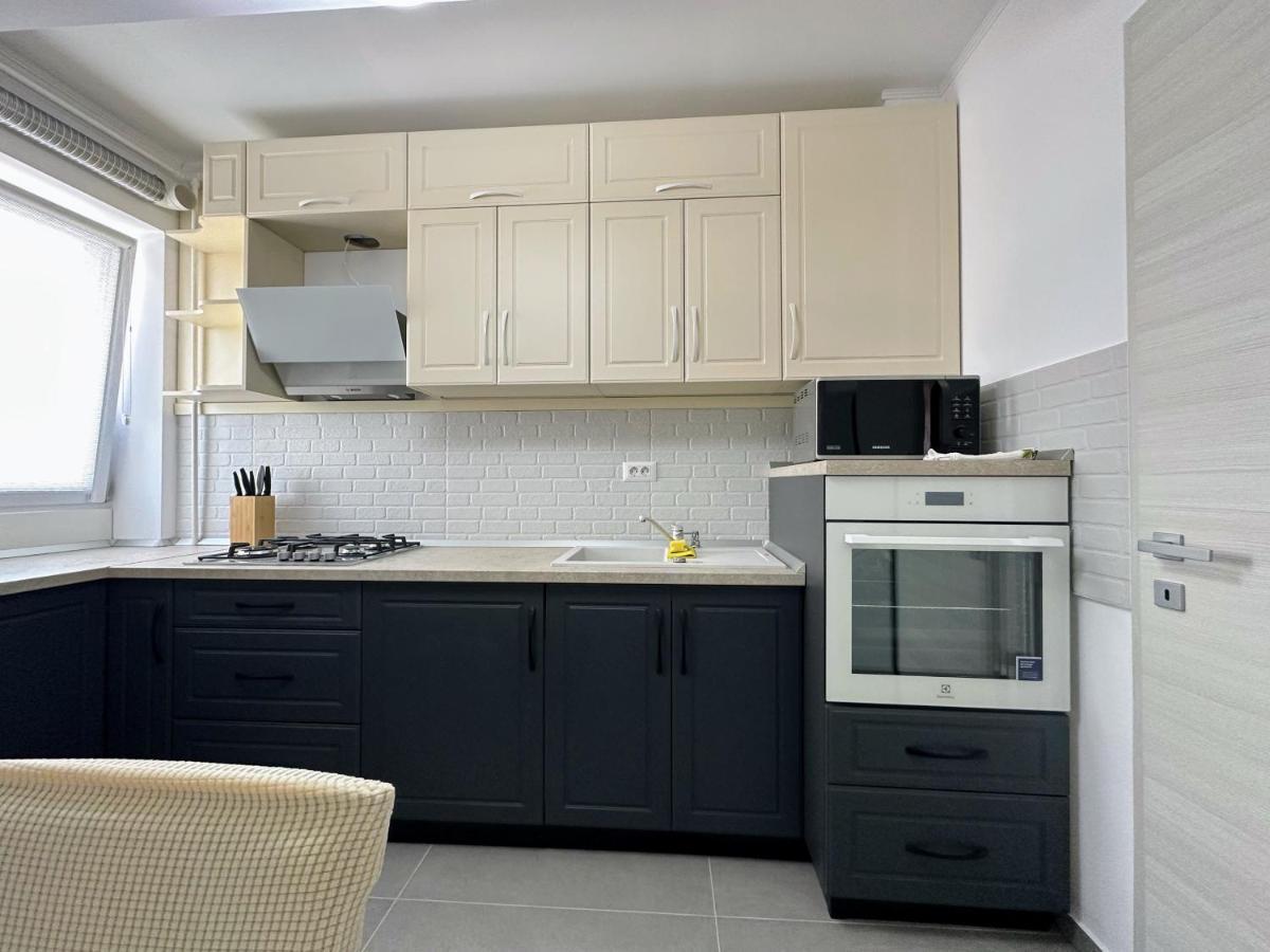 Glamart Apartment Craiova Esterno foto